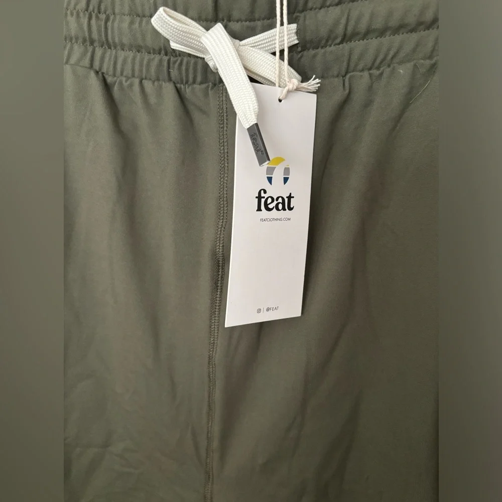 FEAT:‎ Mens BlanketBlend Move XXL Short in Dark Sage